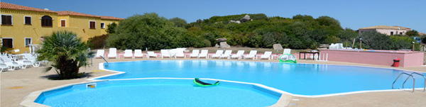 Appartamenti in affitto al mare in Sardegfna, la piscina del Residence Mirice